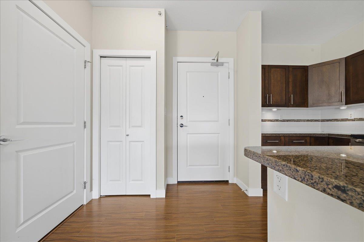 411 33898 Pine Street, Abbotsford, British Columbia  V2S 2P3 - Photo 2 - R3126005