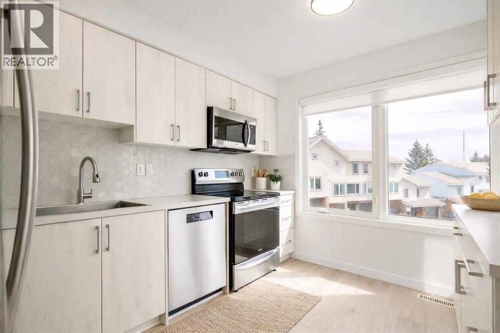 103 Coachway Lane SW, Calgary, Alberta  T3H 2V9 - Photo 7 - A2290563