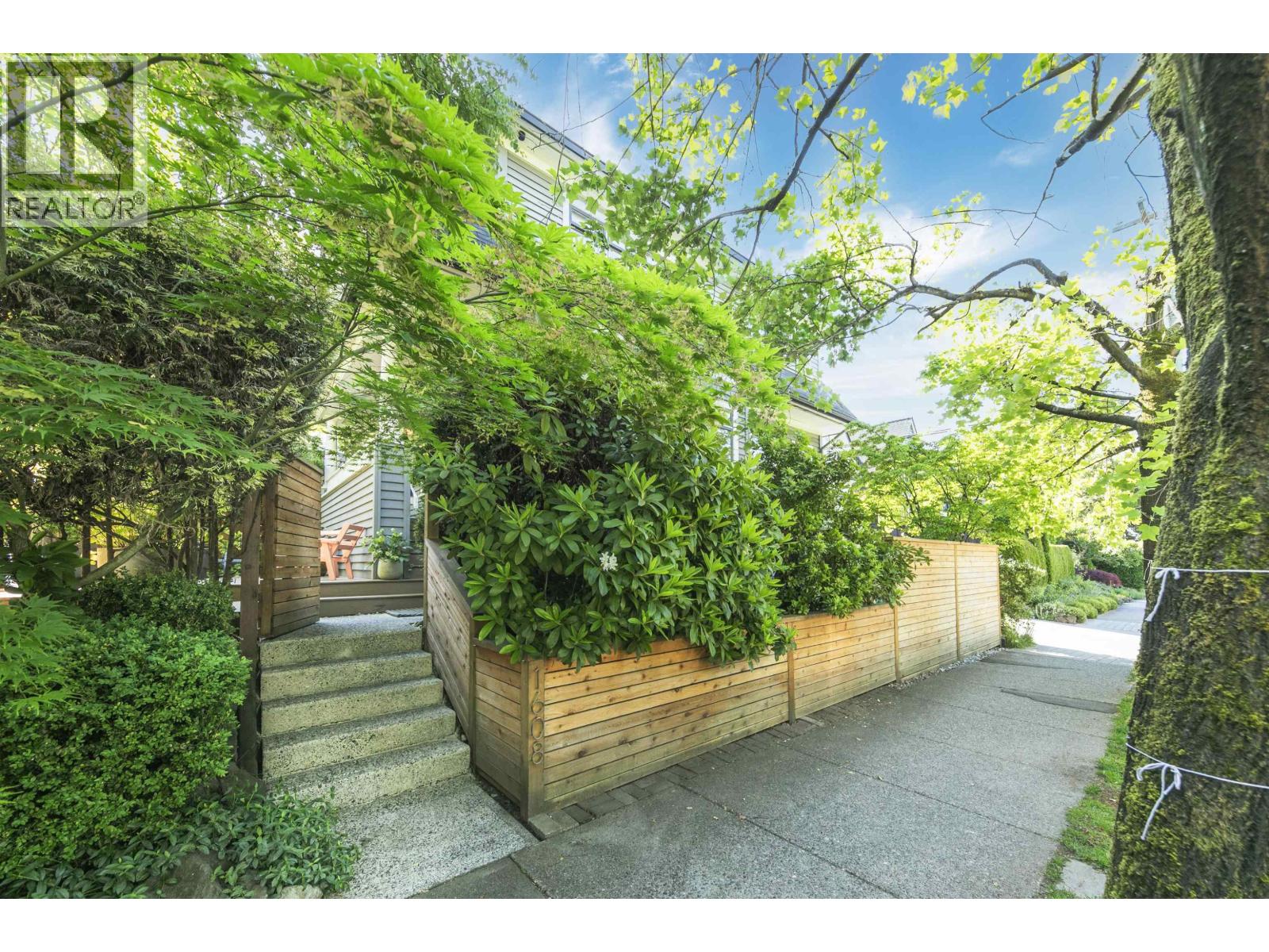 1608 Woodland Drive, Vancouver, British Columbia  V5L 3T1 - Photo 3 - R3125978