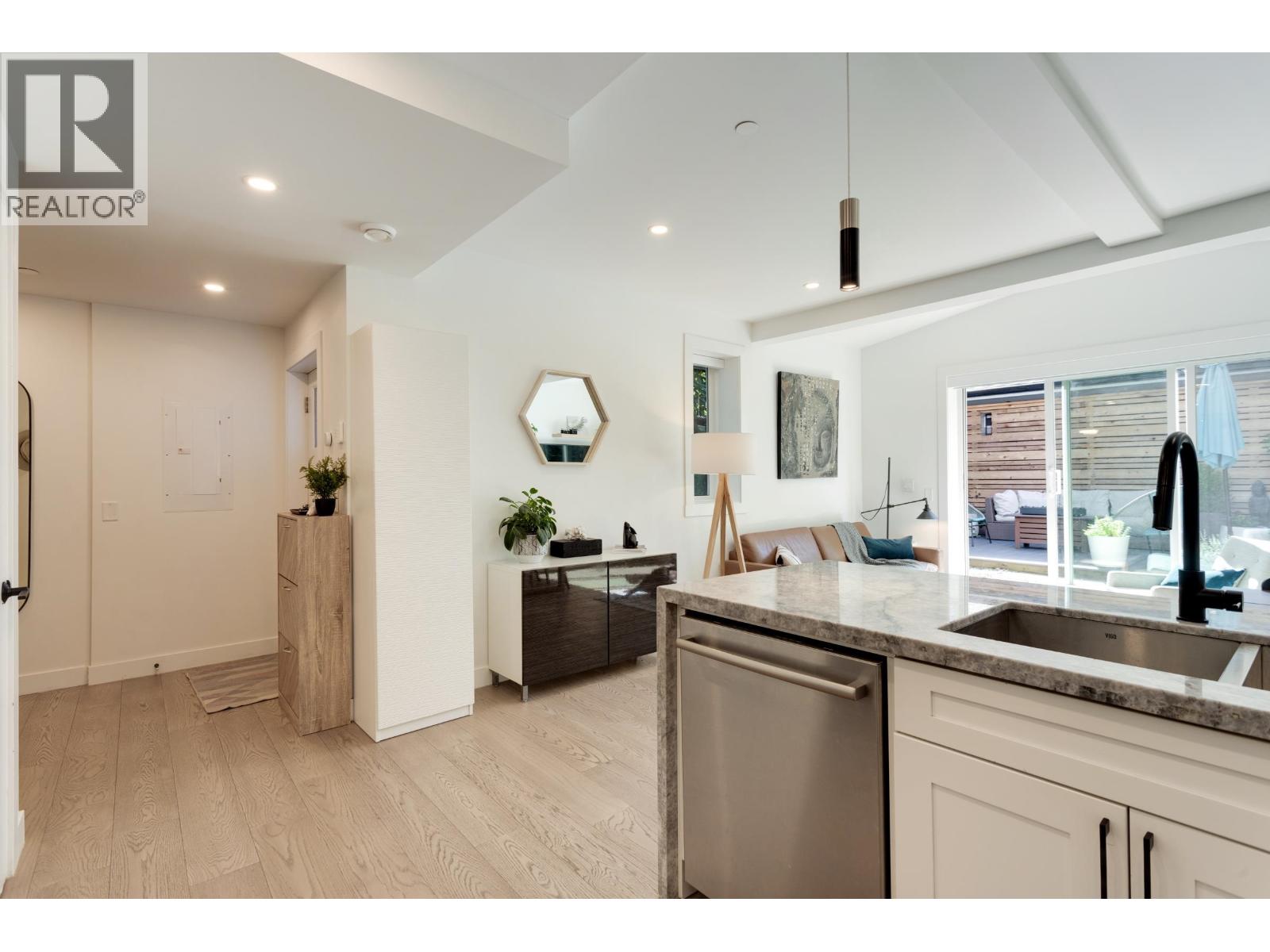 1372 E 10th Avenue, Vancouver, British Columbia  V5N 1X3 - Photo 8 - R3125876
