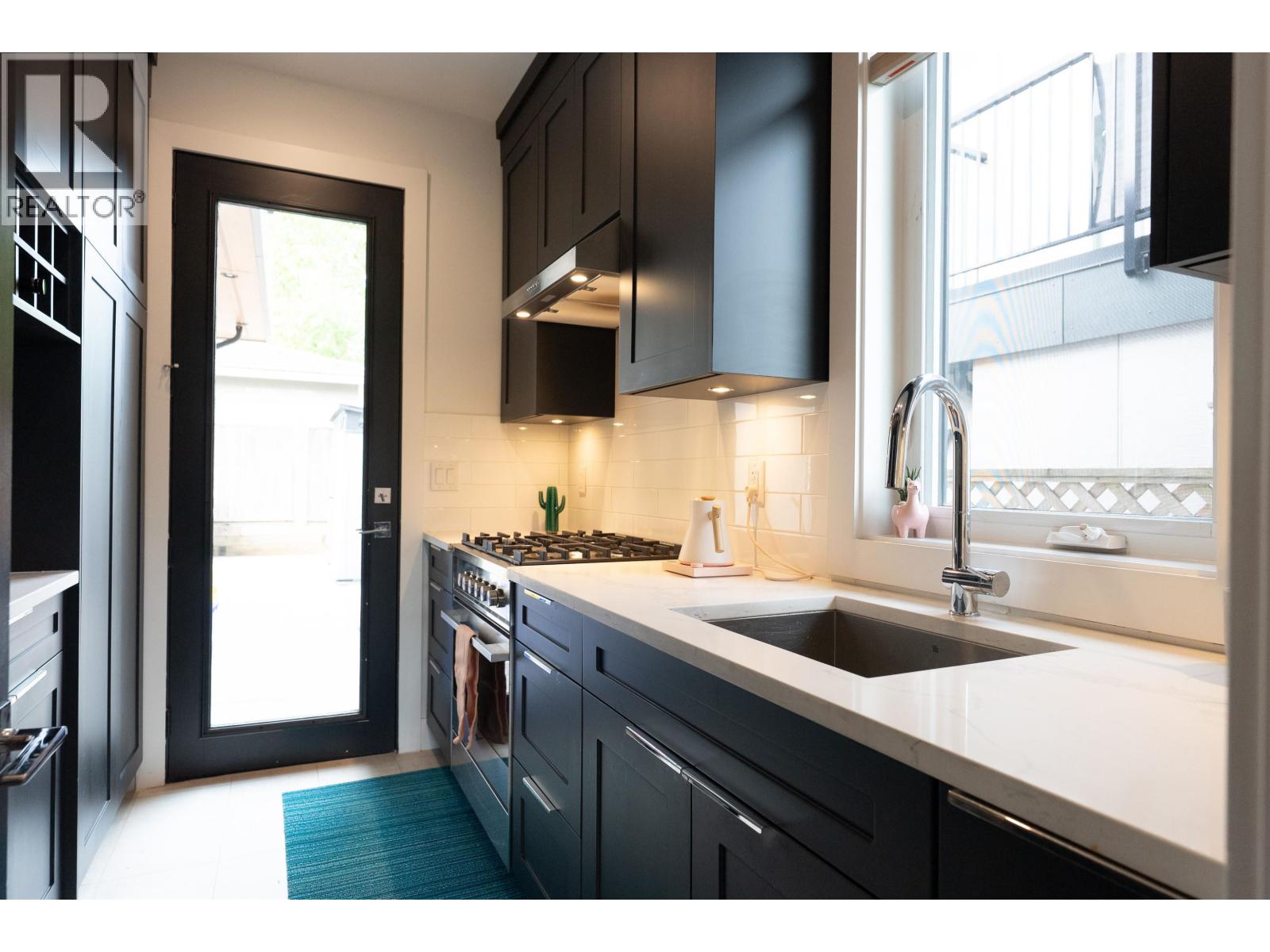 900 Hendry Avenue, North Vancouver, British Columbia  V7L 4E2 - Photo 12 - R3125967
