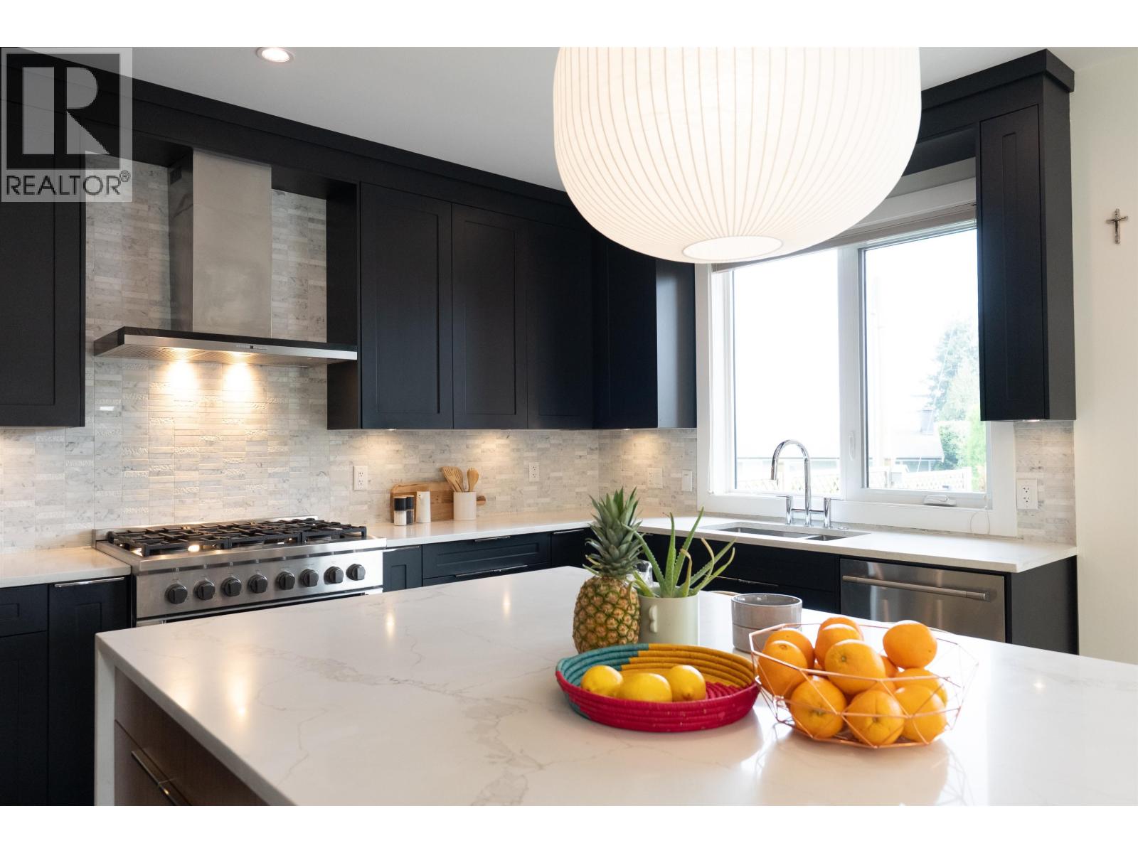 900 Hendry Avenue, North Vancouver, British Columbia  V7L 4E2 - Photo 9 - R3125967