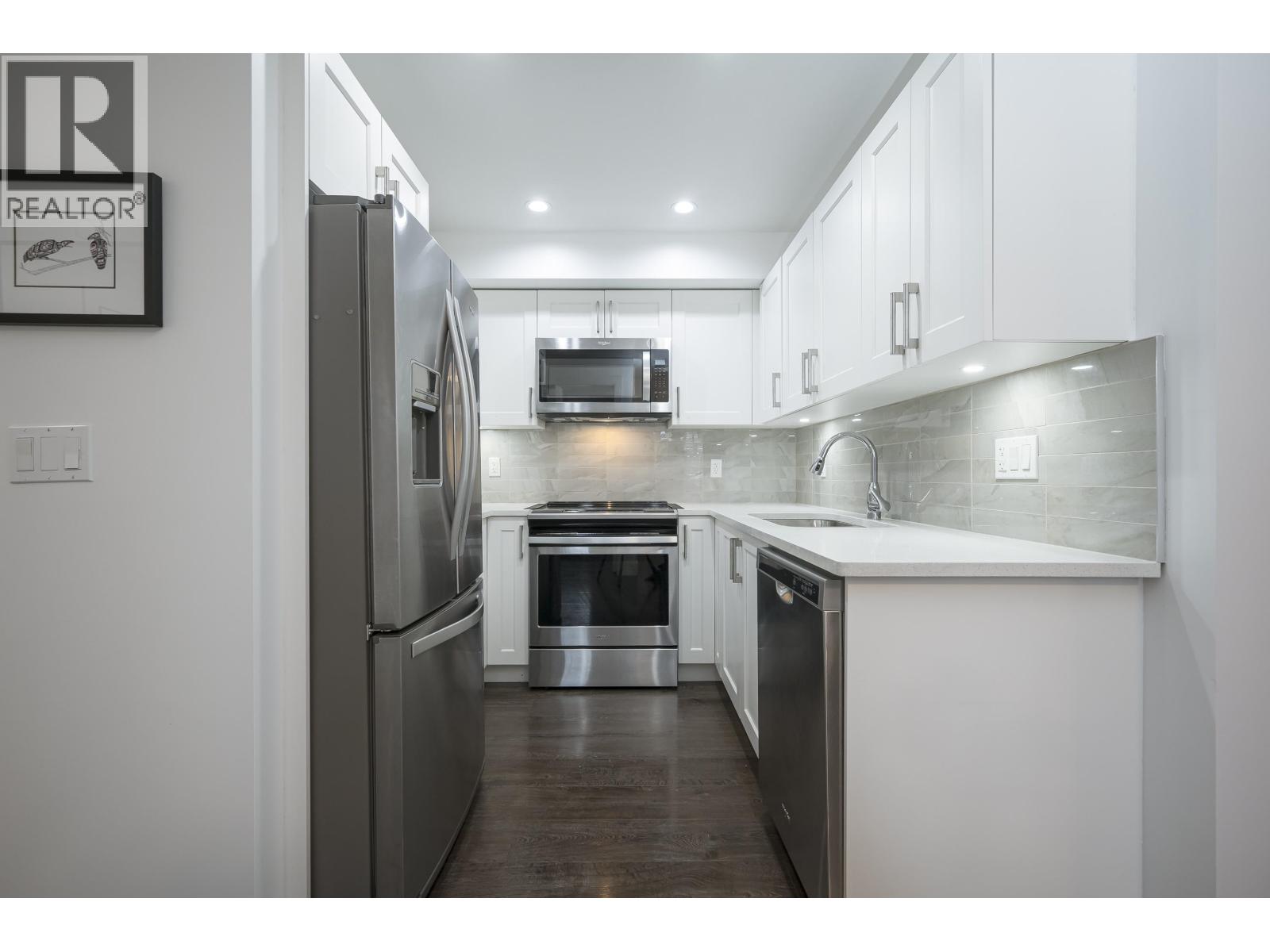 205 1990 Westminster Avenue, Port Coquitlam, British Columbia  V3B 1E8 - Photo 3 - R3126003