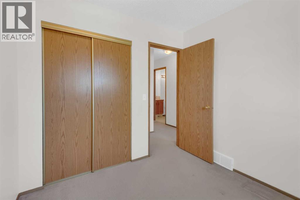 216 Shawinigan Drive SW, Calgary, Alberta  T2Y 3B4 - Photo 23 - A2309802