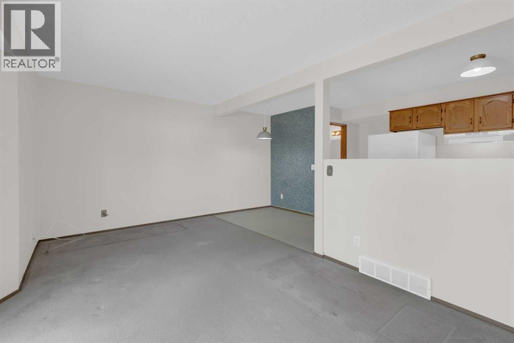 216 Shawinigan Drive SW, Calgary, Alberta  T2Y 3B4 - Photo 5 - A2309802