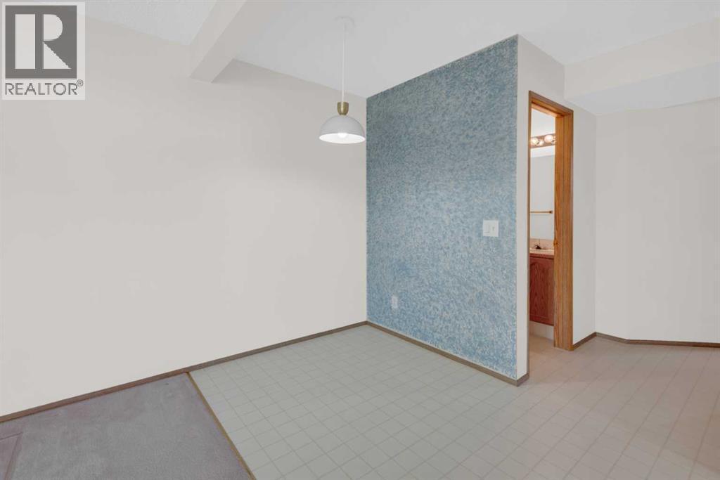 216 Shawinigan Drive SW, Calgary, Alberta  T2Y 3B4 - Photo 16 - A2309802
