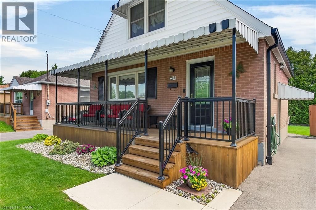 263 East 38th Street, Hamilton, Ontario  L8V 4G2 - Photo 3 - 40827688