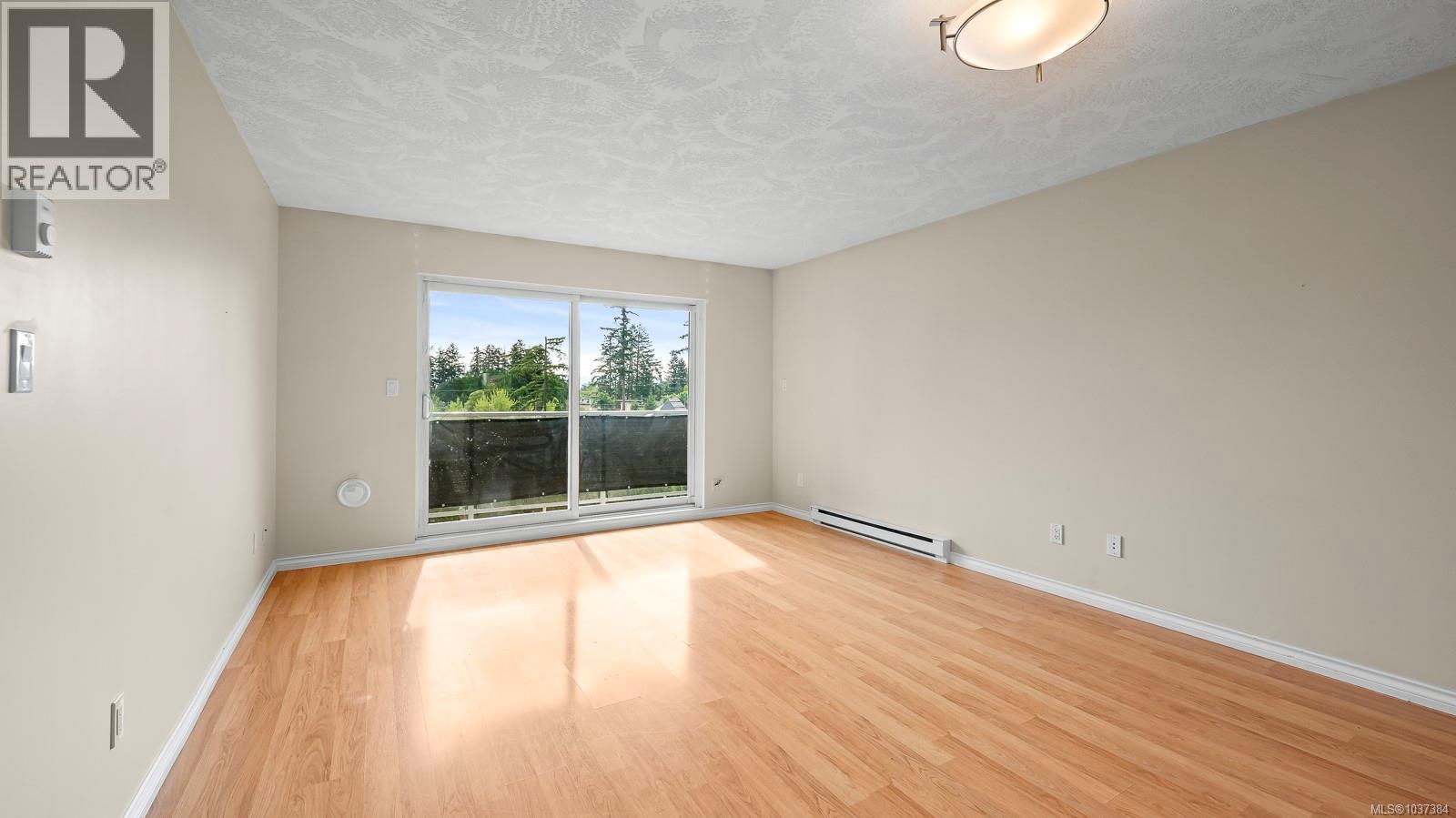 302 840 Shamrock Pl, Comox, British Columbia  V9M 4G4 - Photo 8 - 1037384