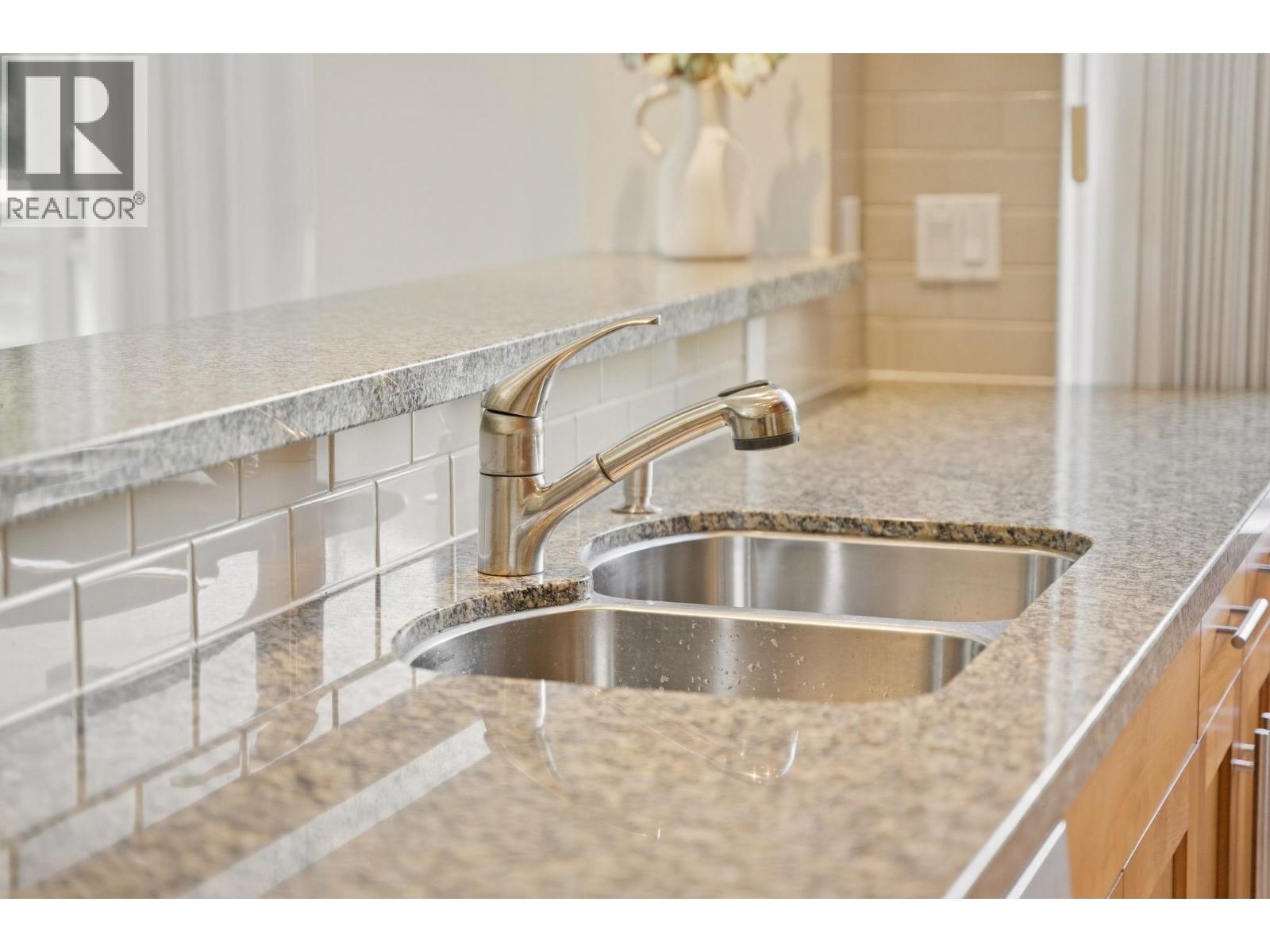 305 4759 Valley Drive, Vancouver, British Columbia  V6J 4B7 - Photo 6 - R3125811