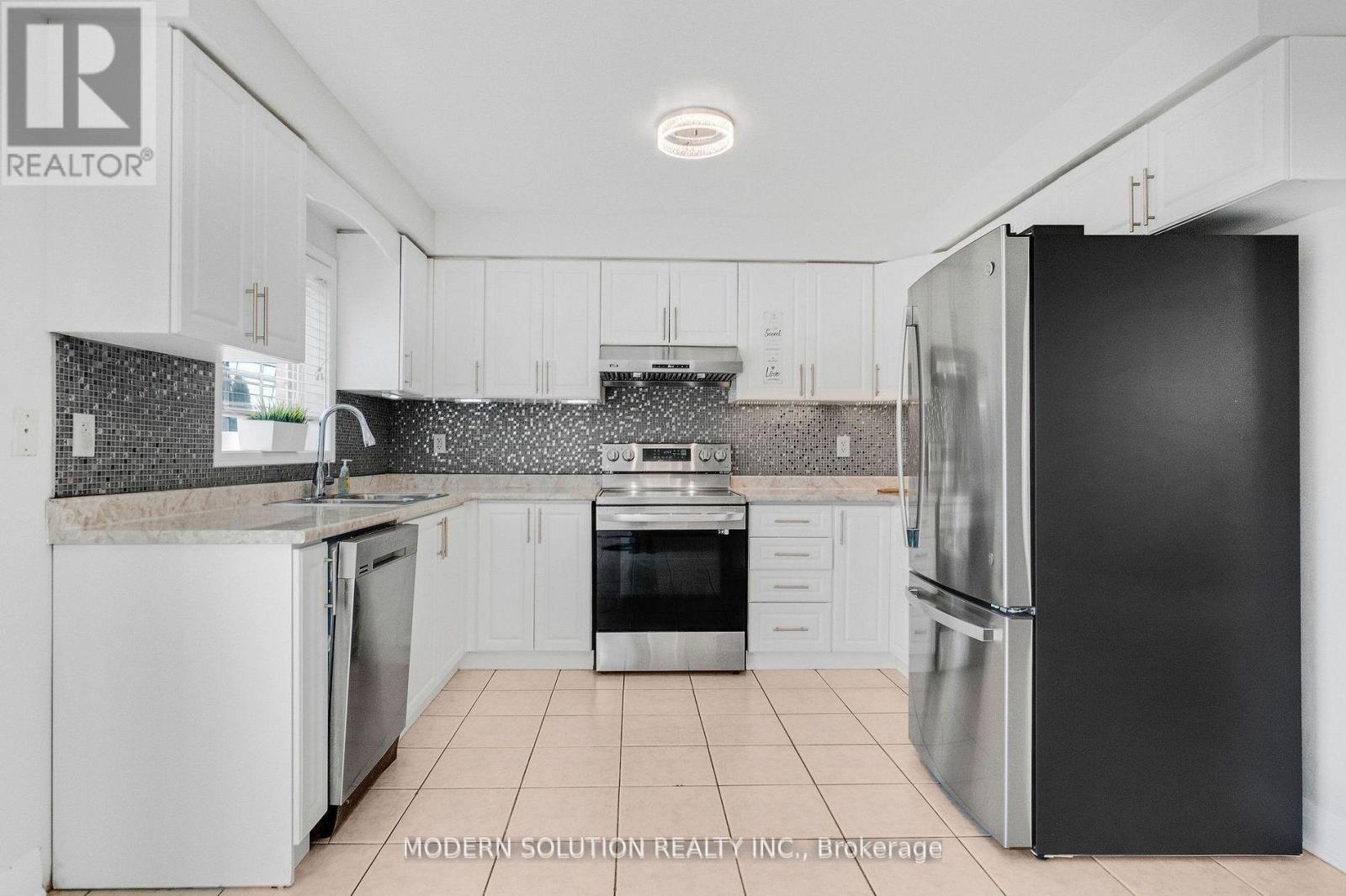 67 Roundstone Drive, Brampton, Ontario L6X 0K4 - Photo 9 - W13152502