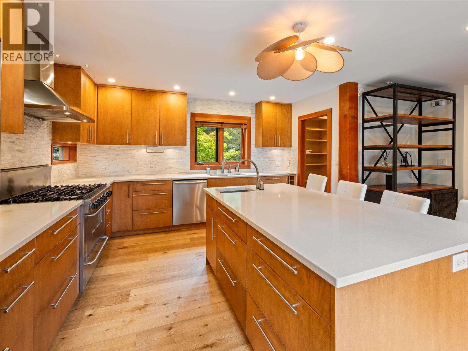 8745 Idylwood Place, Whistler, British Columbia  V8E 0G1 - Photo 7 - R3125883