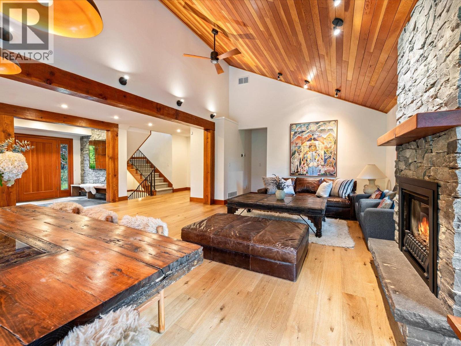 8745 Idylwood Place, Whistler, British Columbia  V8E 0G1 - Photo 3 - R3125883