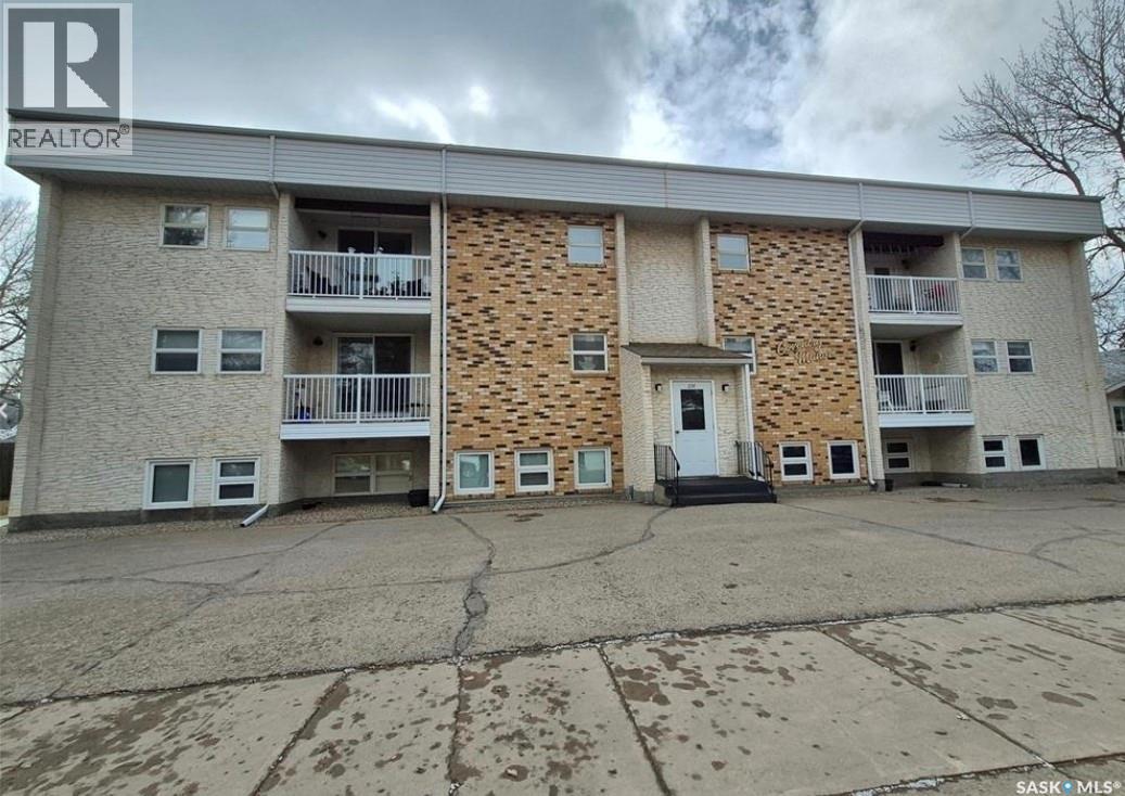 16 228 3rd STREET, Weyburn, Saskatchewan