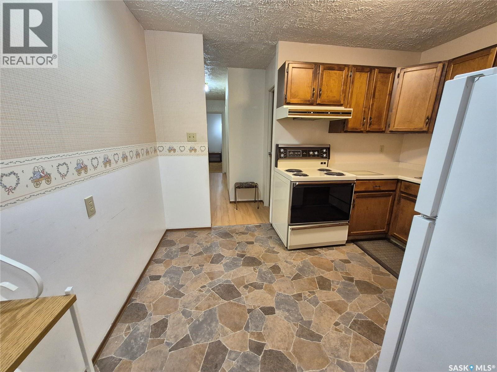 16 228 3rd Street, Weyburn, Saskatchewan  S4H 0W6 - Photo 13 - SK036607