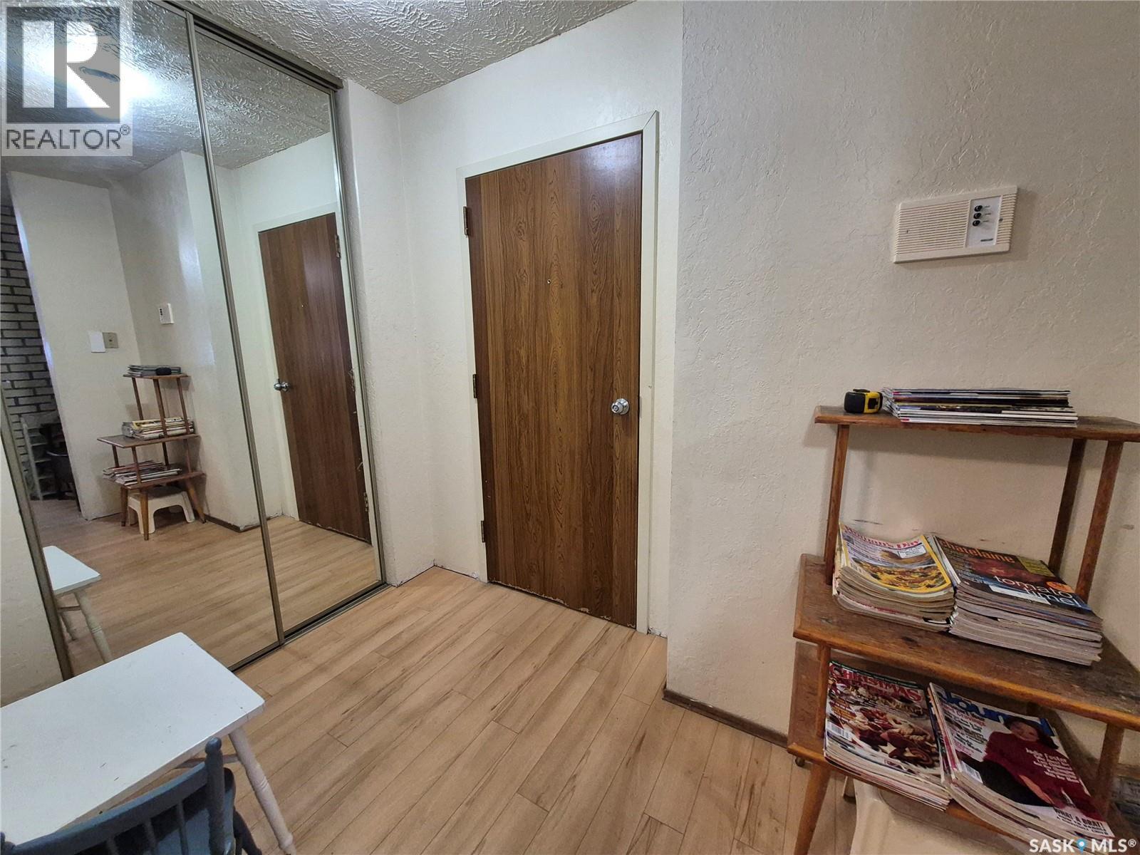16 228 3rd Street, Weyburn, Saskatchewan  S4H 0W6 - Photo 3 - SK036607