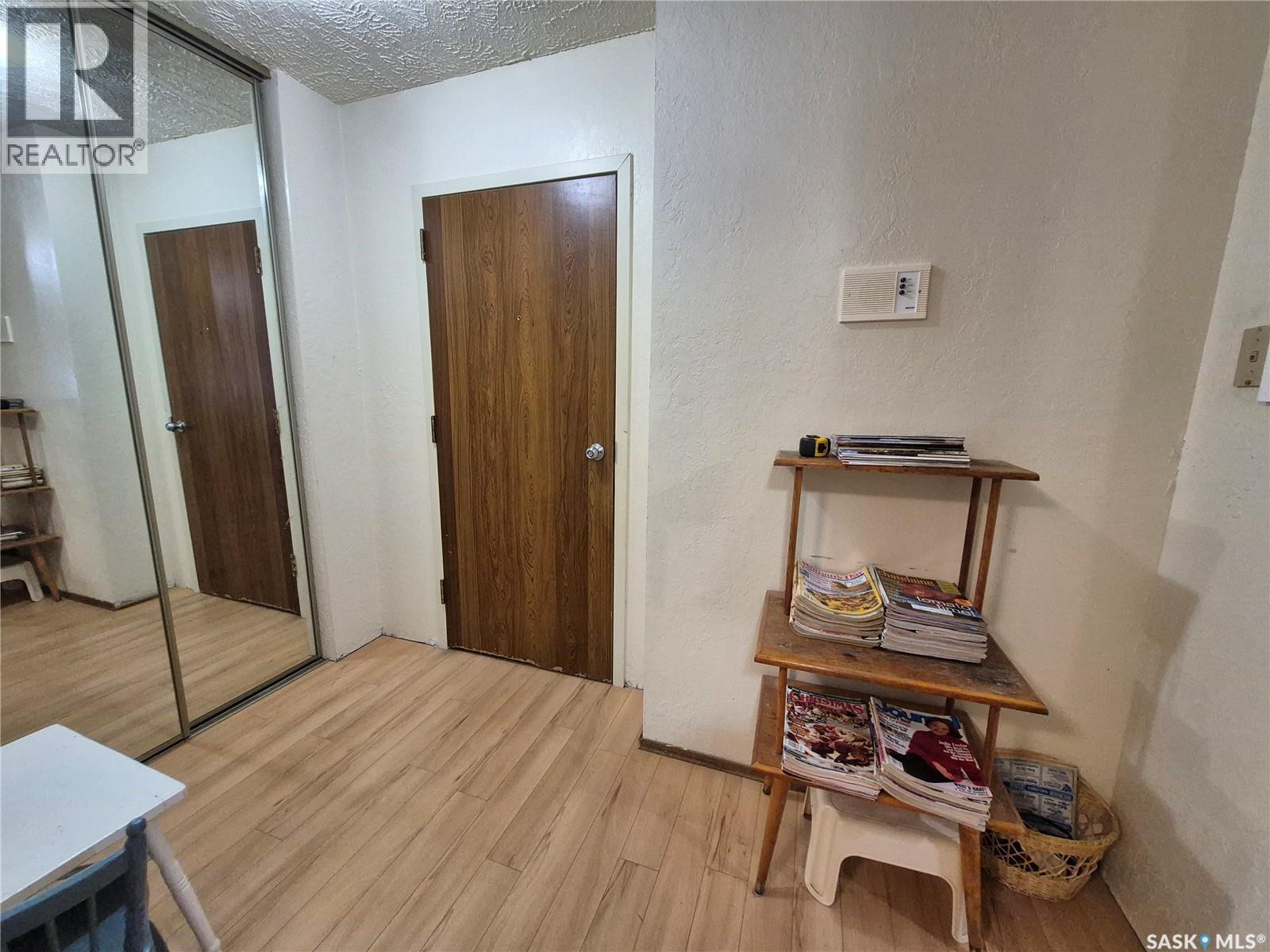 16 228 3rd Street, Weyburn, Saskatchewan  S4H 0W6 - Photo 4 - SK036607