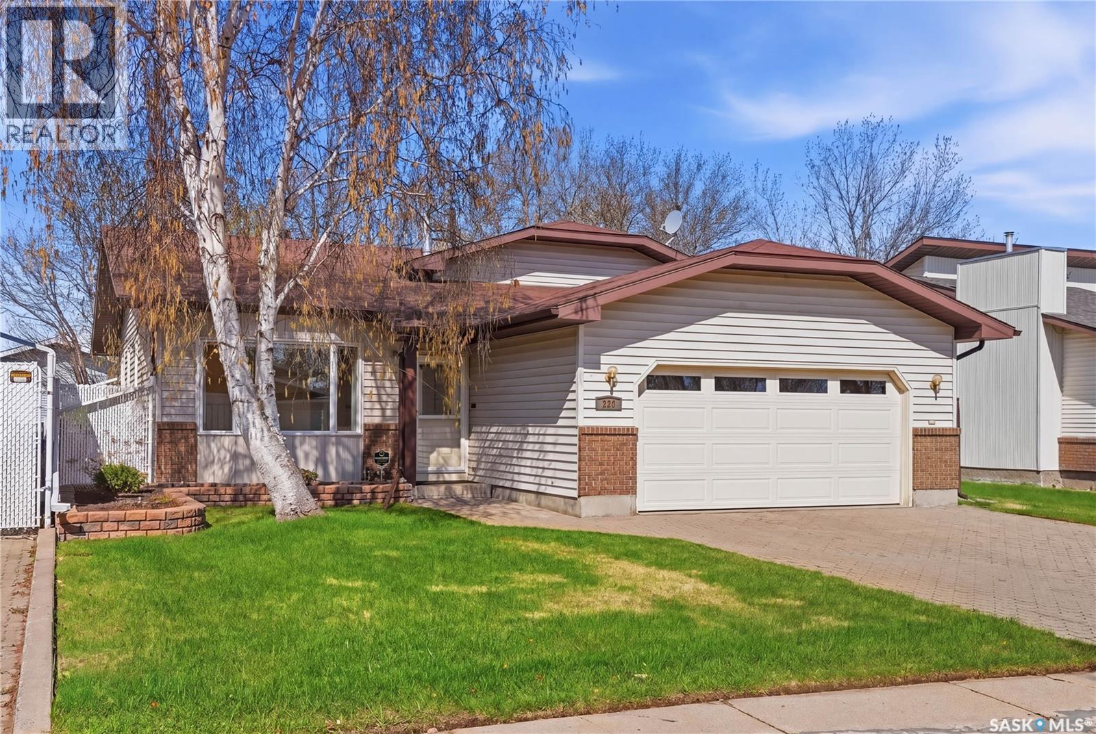 227 Flavelle Crescent, Saskatoon, Saskatchewan  S7L 6L1 - Photo 3 - SK036561