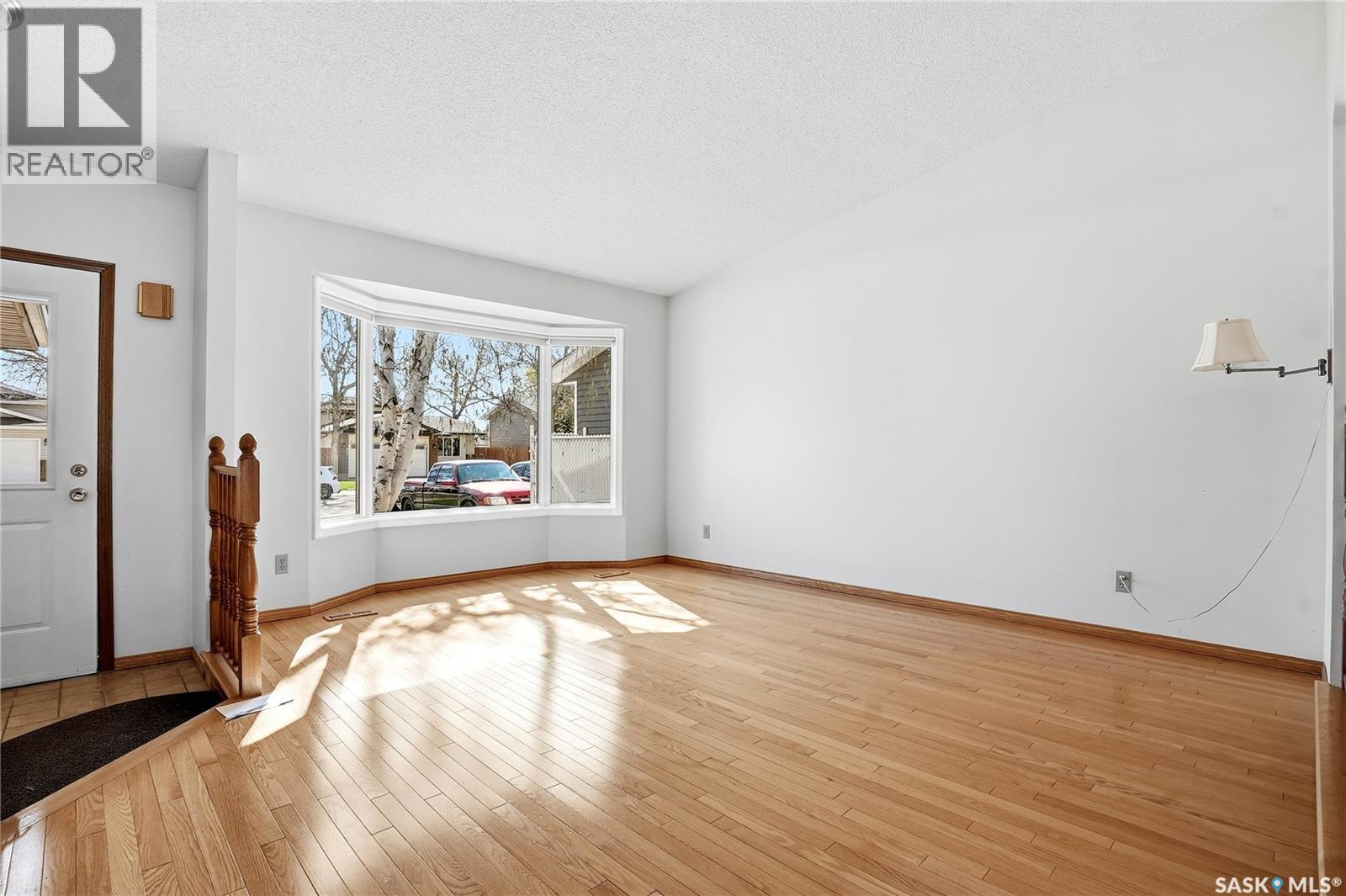 227 Flavelle Crescent, Saskatoon, Saskatchewan  S7L 6L1 - Photo 4 - SK036561
