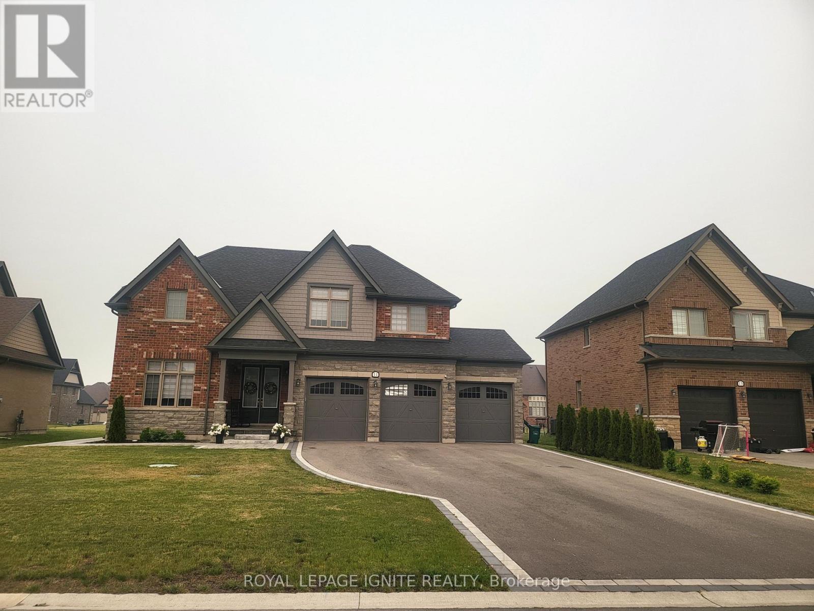 <div class="slider-price">$799,900</div><p>11 Monarch Road, Quinte West, Ontario</p>