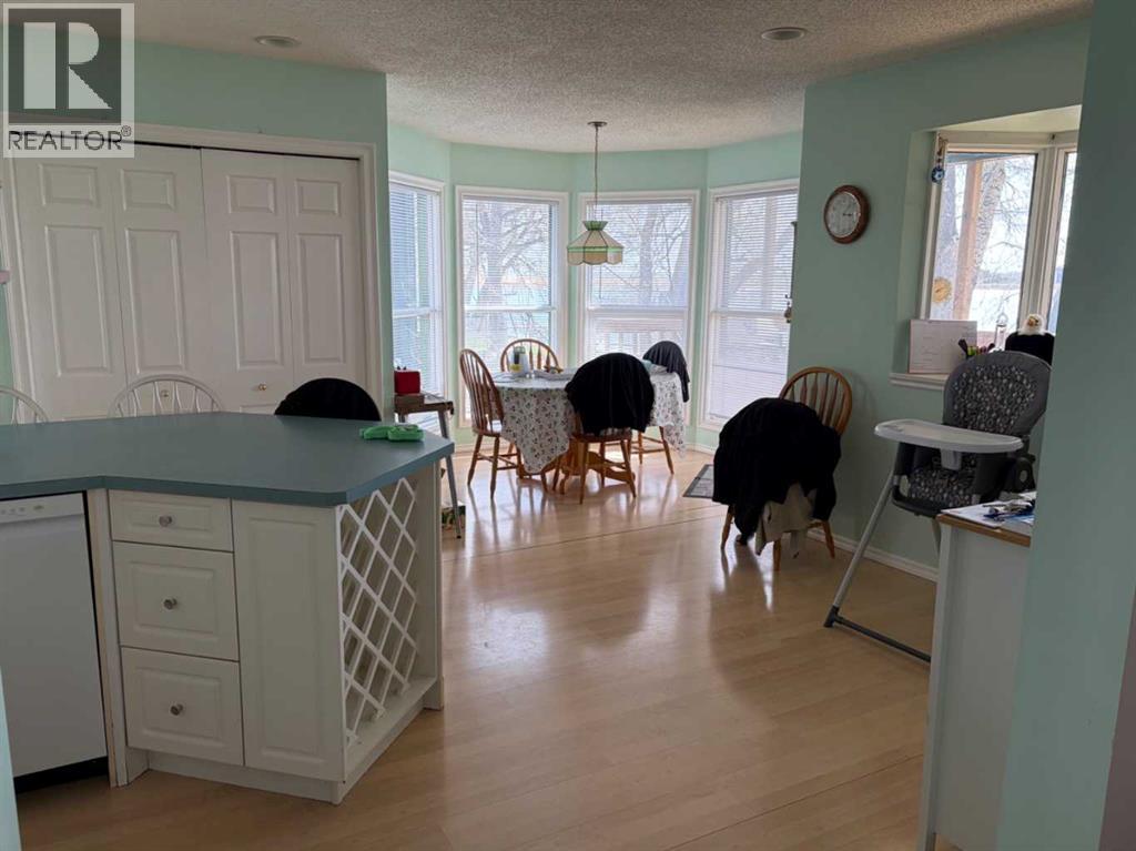 1065 East Chestermere Drive, Chestermere, Alberta  T1X 1A9 - Photo 8 - A2312475