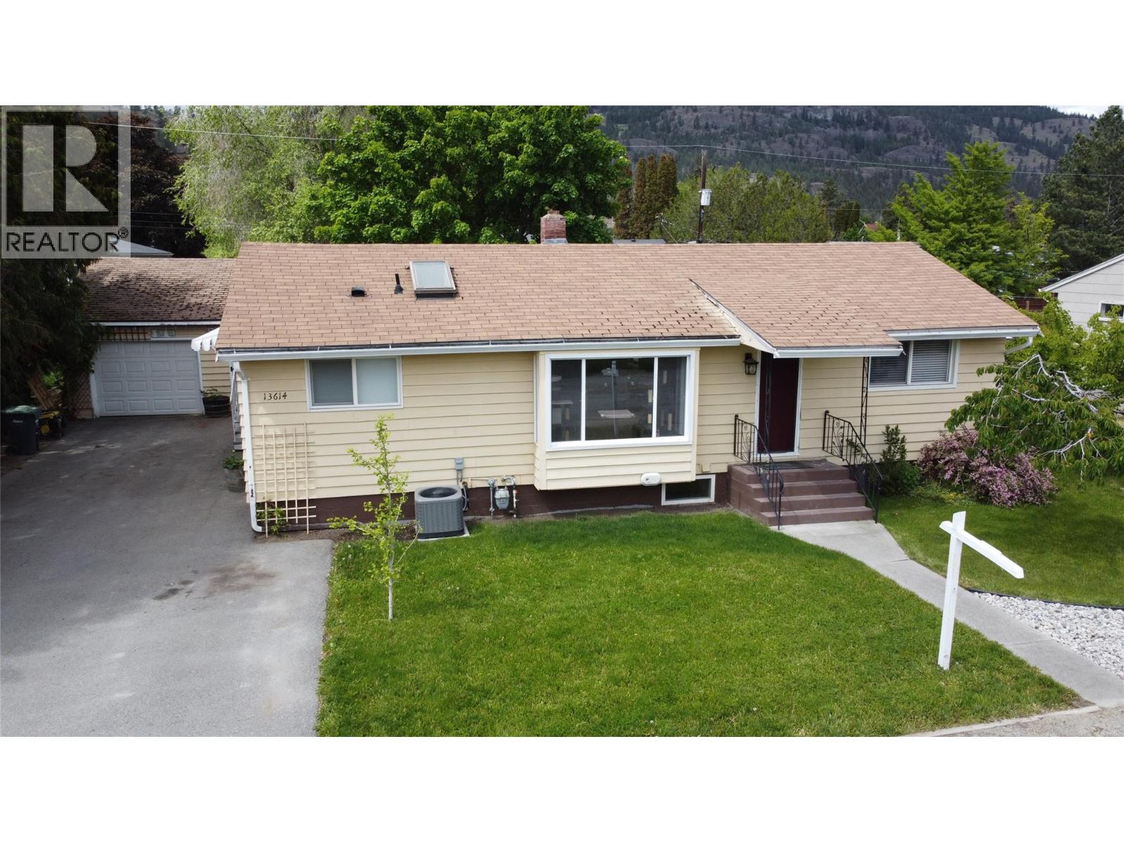 13614 Spencer Avenue, Summerland, British Columbia  V0H 1Z0 - Photo 2 - 10388024