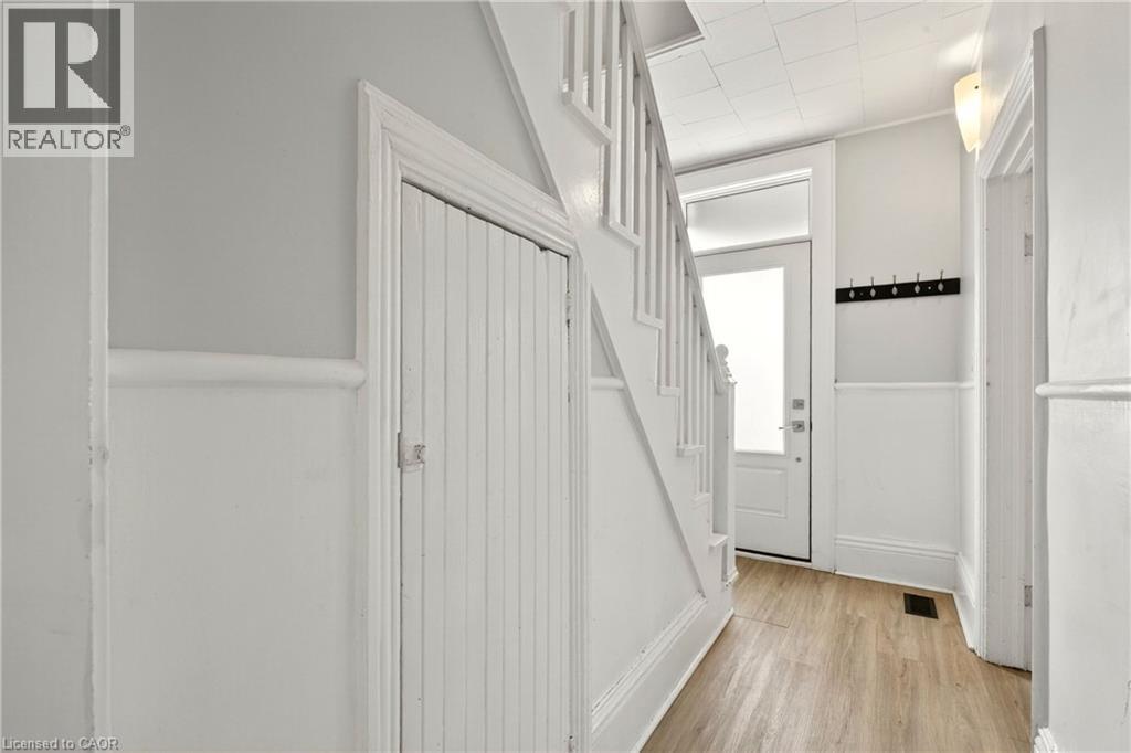 1236 E Cannon Street E, Hamilton, Ontario  L8H 1V1 - Photo 5 - 40829257
