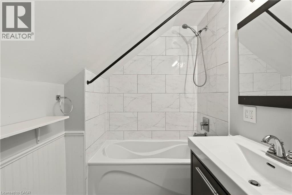1236 E Cannon Street E, Hamilton, Ontario  L8H 1V1 - Photo 38 - 40829257