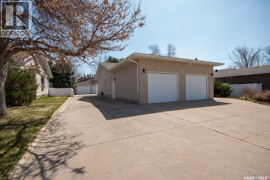 1666 Marshall Crescent, Moose Jaw, Saskatchewan  S6H 3G7 - Photo 51 - SK035797