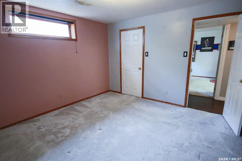 1666 Marshall Crescent, Moose Jaw, Saskatchewan  S6H 3G7 - Photo 38 - SK035797