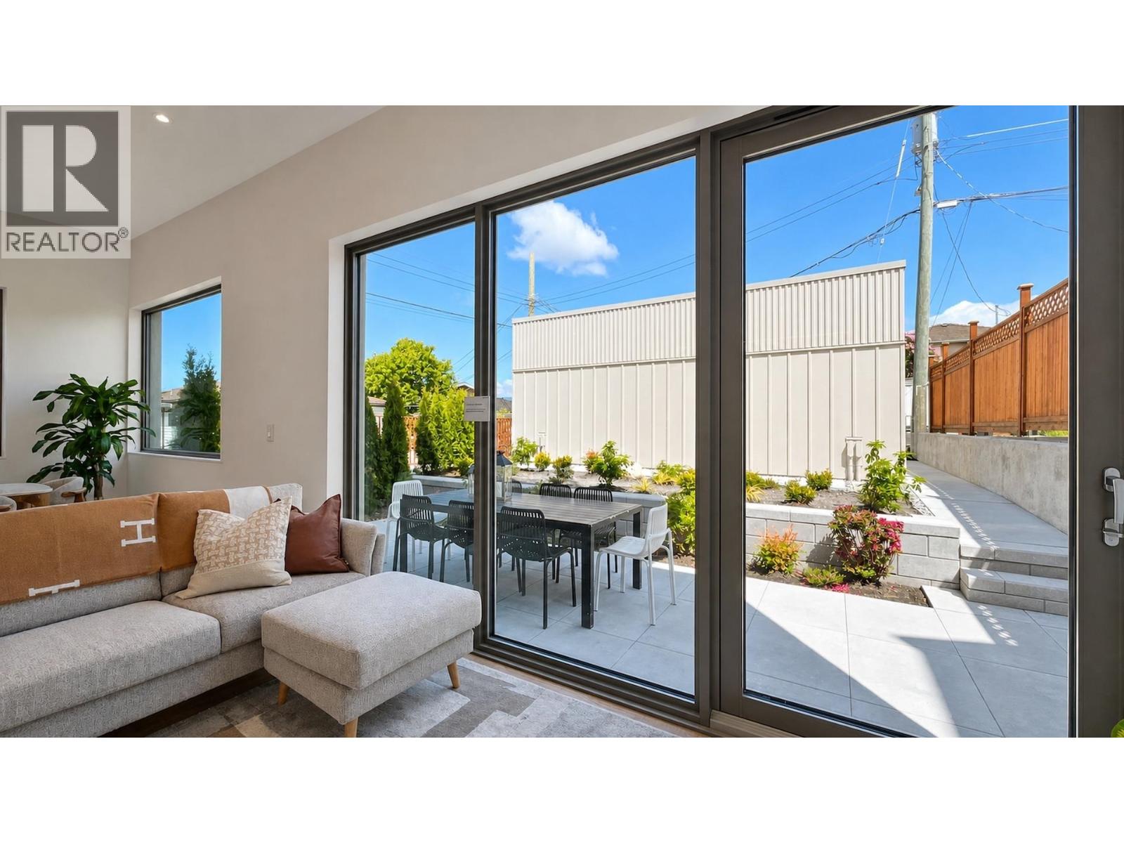 2 2915 E 5th Avenue, Vancouver, British Columbia  V5M 1N6 - Photo 4 - R3101017