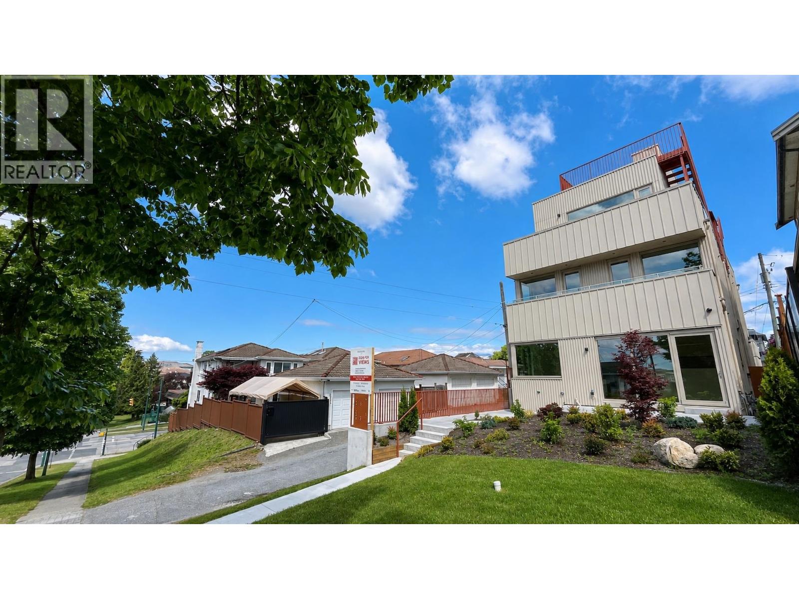 2 2915 E 5TH AVENUE, Vancouver, British Columbia