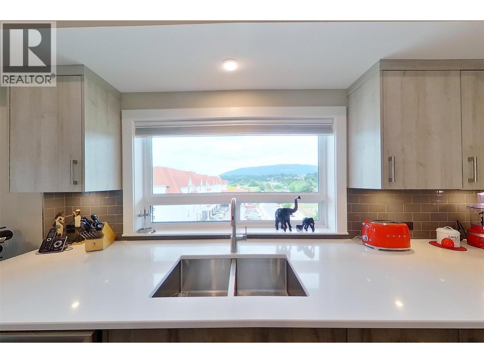 131 Harbourfront Drive NE Unit# 503, Salmon Arm, British Columbia  V1E 0G4 - Photo 11 - 10388263