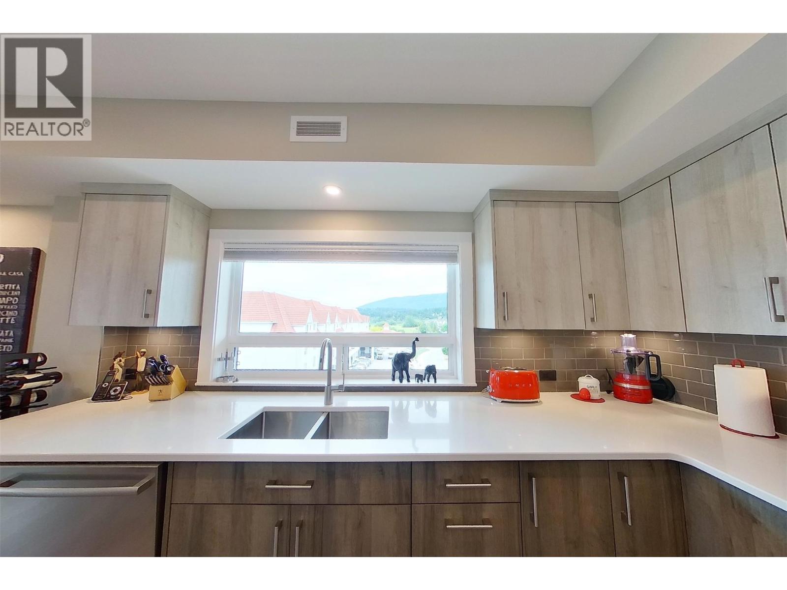 131 Harbourfront Drive NE Unit# 503, Salmon Arm, British Columbia  V1E 0G4 - Photo 12 - 10388263