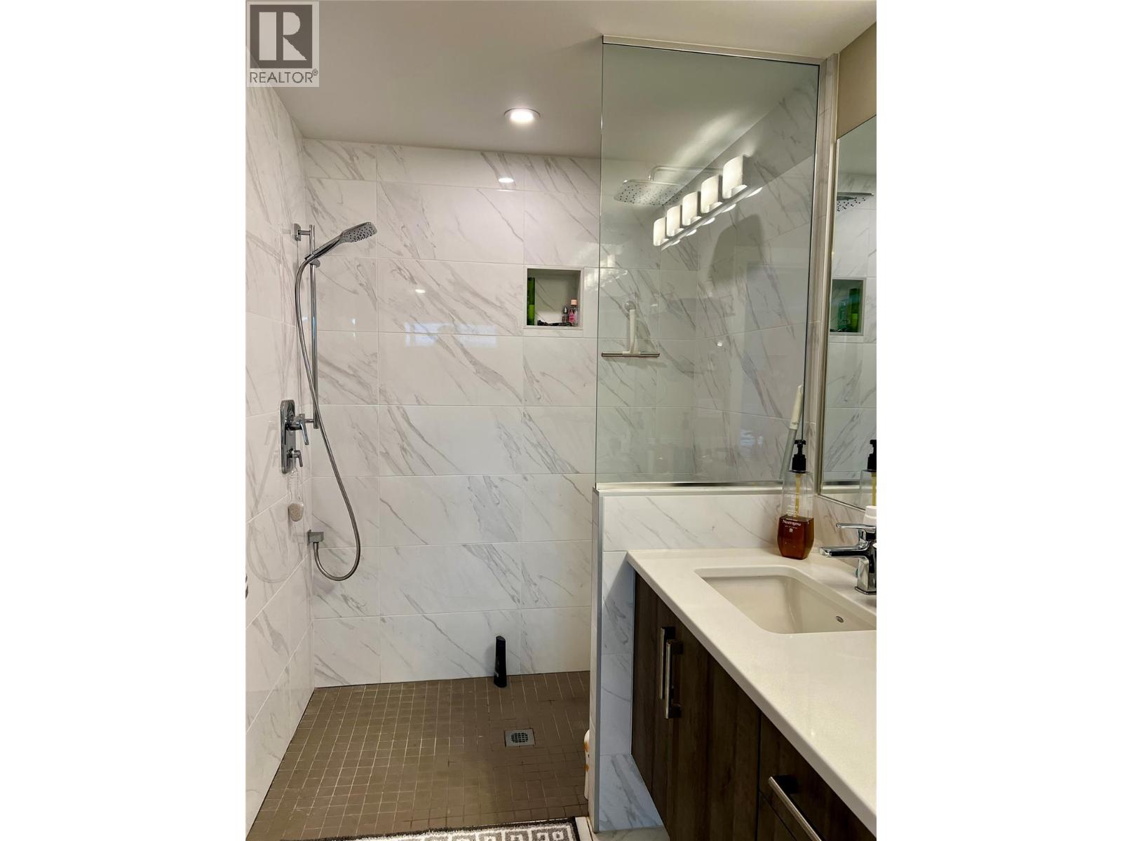 131 Harbourfront Drive NE Unit# 503, Salmon Arm, British Columbia  V1E 0G4 - Photo 28 - 10388263