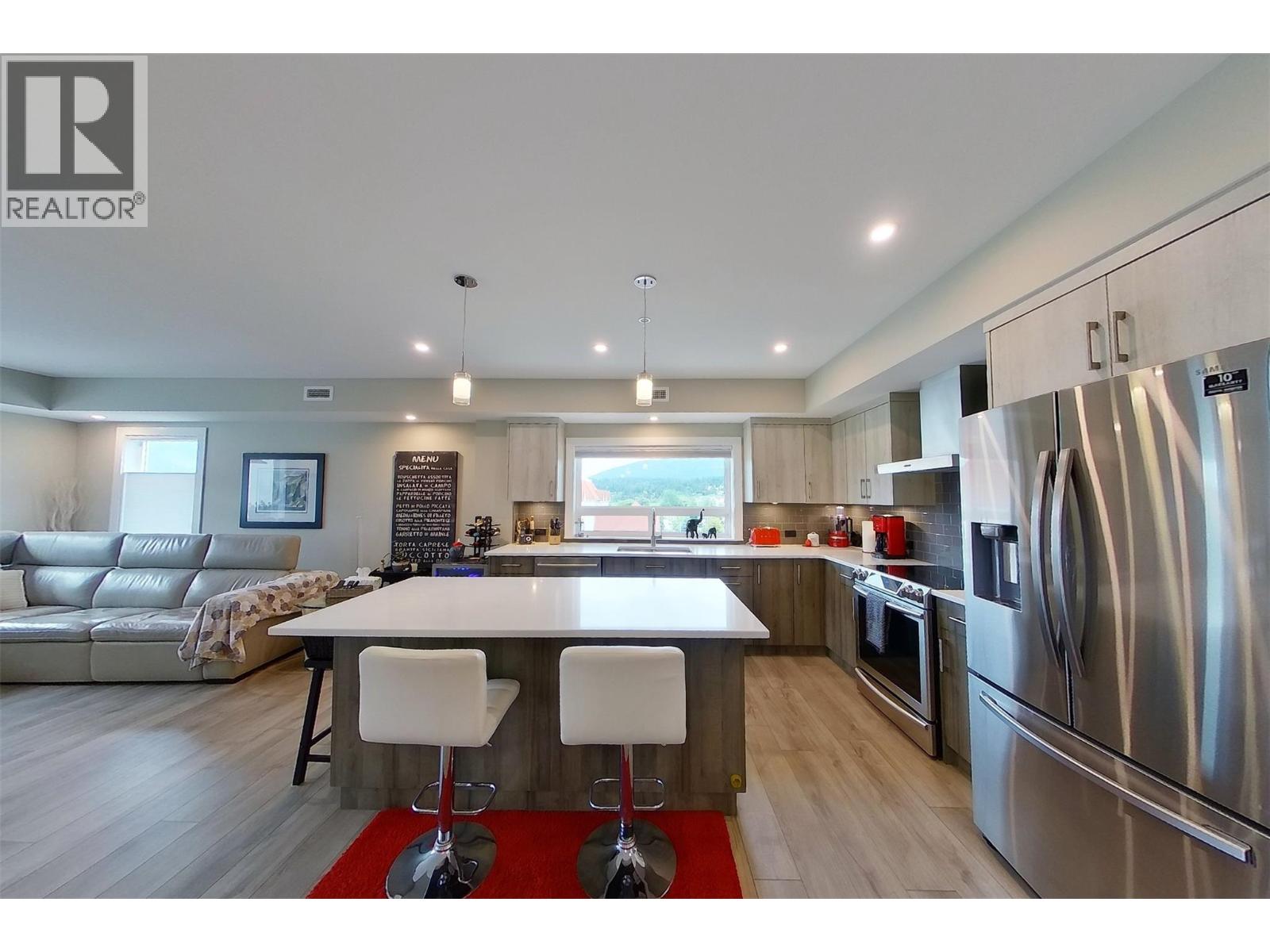 131 Harbourfront Drive NE Unit# 503, Salmon Arm, British Columbia  V1E 0G4 - Photo 5 - 10388263