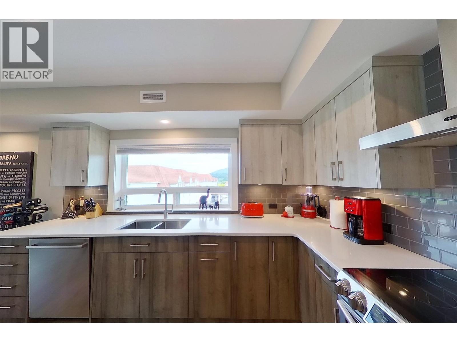 131 Harbourfront Drive NE Unit# 503, Salmon Arm, British Columbia  V1E 0G4 - Photo 6 - 10388263