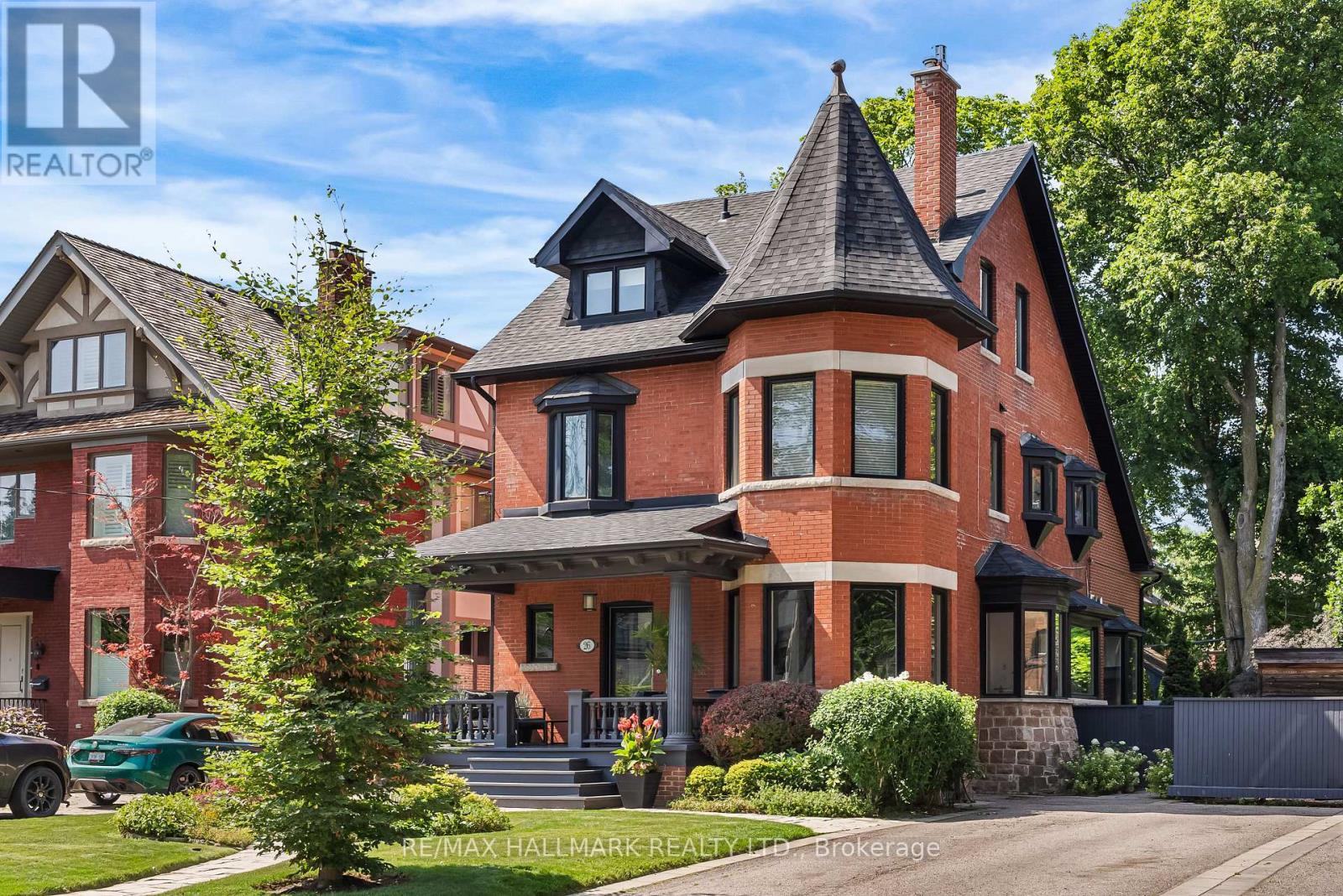 <div class="slider-price">$3,999,900</div><p>26 Lytton Boulevard, Toronto, Ontario</p>