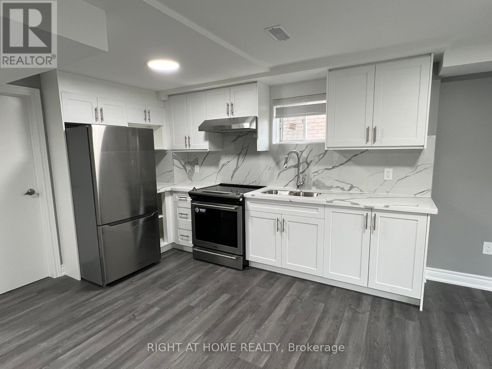 94 Bremner Street, Whitby, Ontario  L1R 0P9 - Photo 2 - E13152560