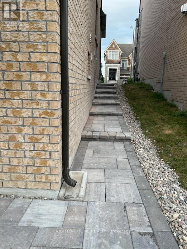 94 Bremner Street, Whitby, Ontario  L1R 0P9 - Photo 4 - E13152560