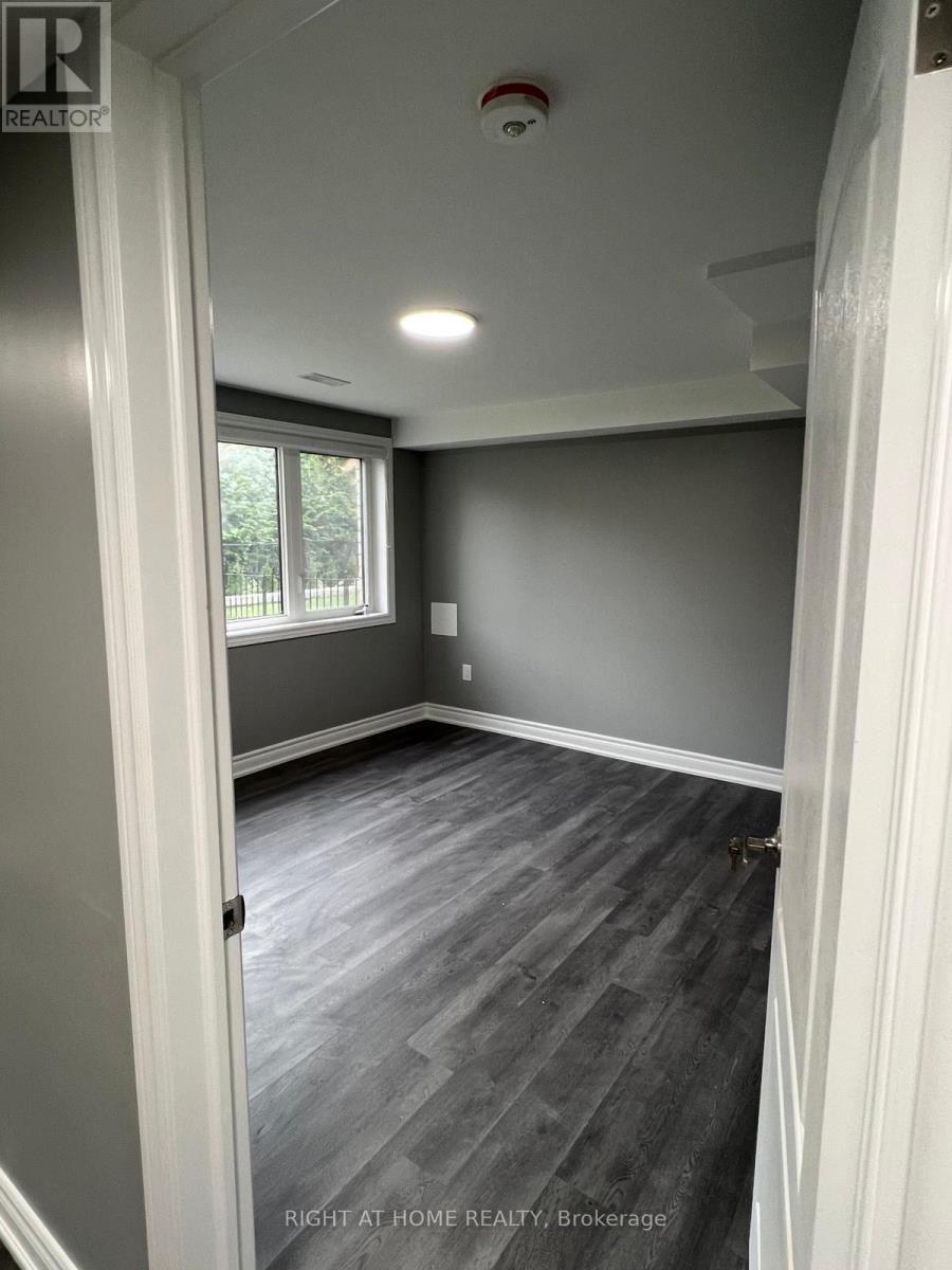 94 Bremner Street, Whitby, Ontario  L1R 0P9 - Photo 5 - E13152560