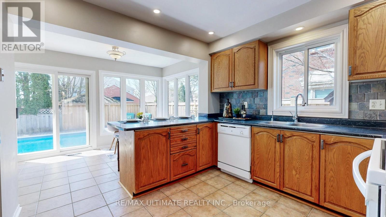 226 Lori Avenue, Whitchurch-Stouffville, Ontario  L4A 6C7 - Photo 6 - N13152656