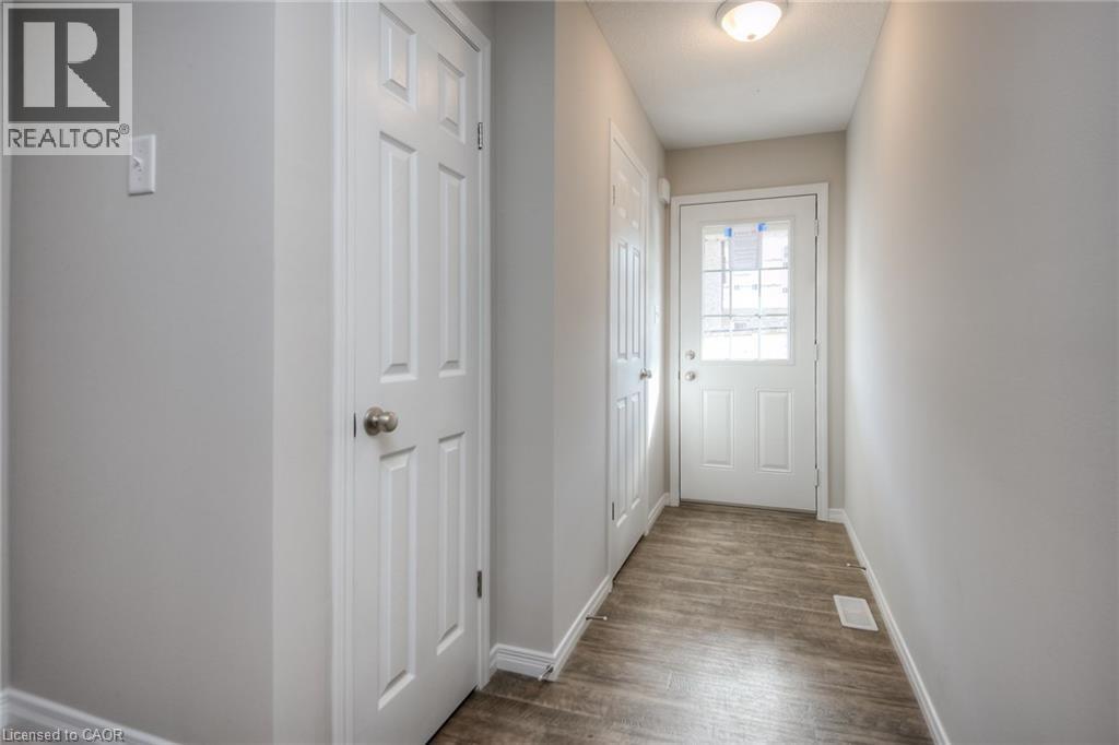 50 Pinnacle Drive Unit# 38, Kitchener, Ontario  N2P 0H8 - Photo 3 - 40831917