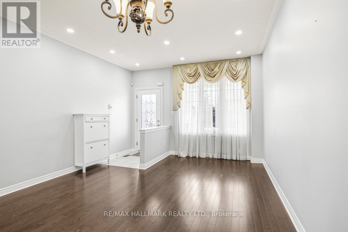 33 Tomabrook Crescent, Brampton, Ontario  L6R 0V2 - Photo 2 - W13152604