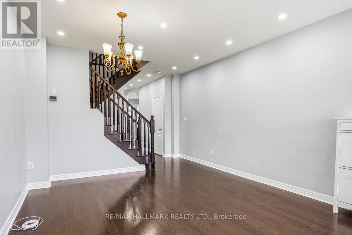 33 Tomabrook Crescent, Brampton, Ontario  L6R 0V2 - Photo 4 - W13152604