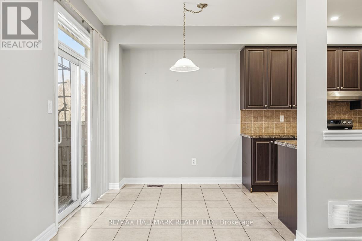 33 Tomabrook Crescent, Brampton, Ontario  L6R 0V2 - Photo 8 - W13152604