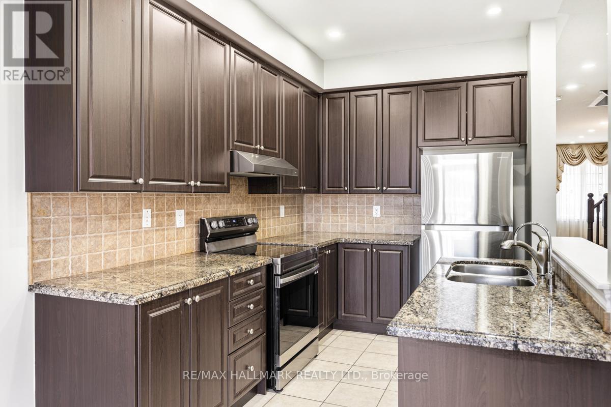 33 Tomabrook Crescent, Brampton, Ontario  L6R 0V2 - Photo 9 - W13152604