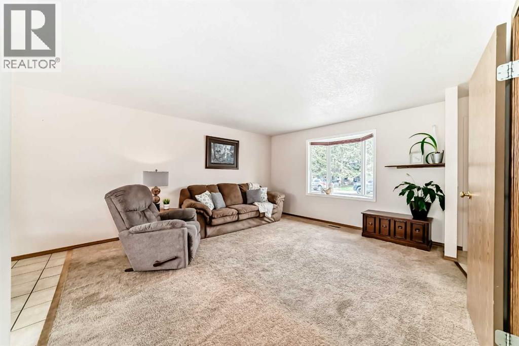 41 Alder Crescent SE, Airdrie, Alberta  T4B 1J1 - Photo 4 - A2312438