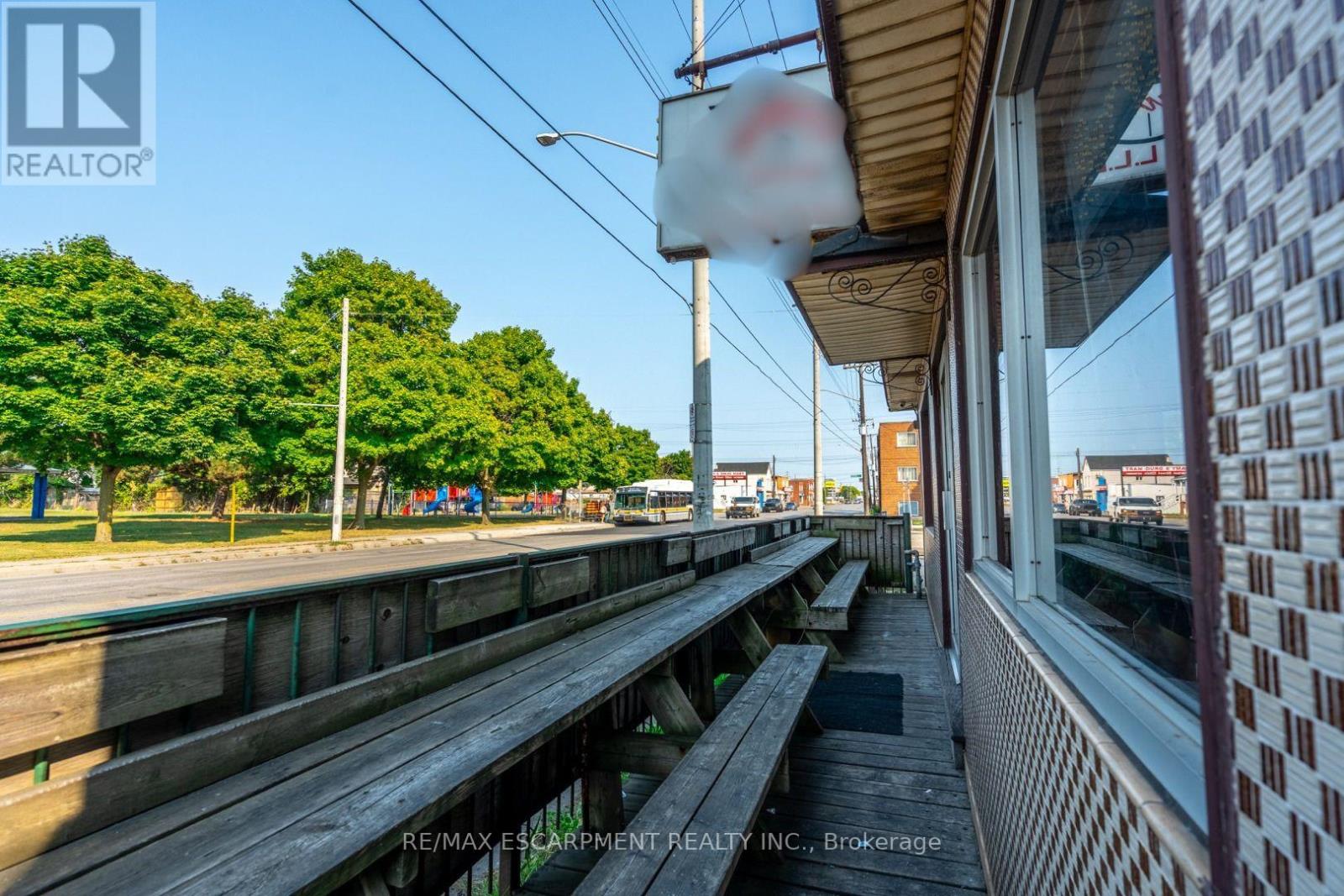 1490 Barton Street E, Hamilton, Ontario  L8H 2X2 - Photo 4 - X13152600
