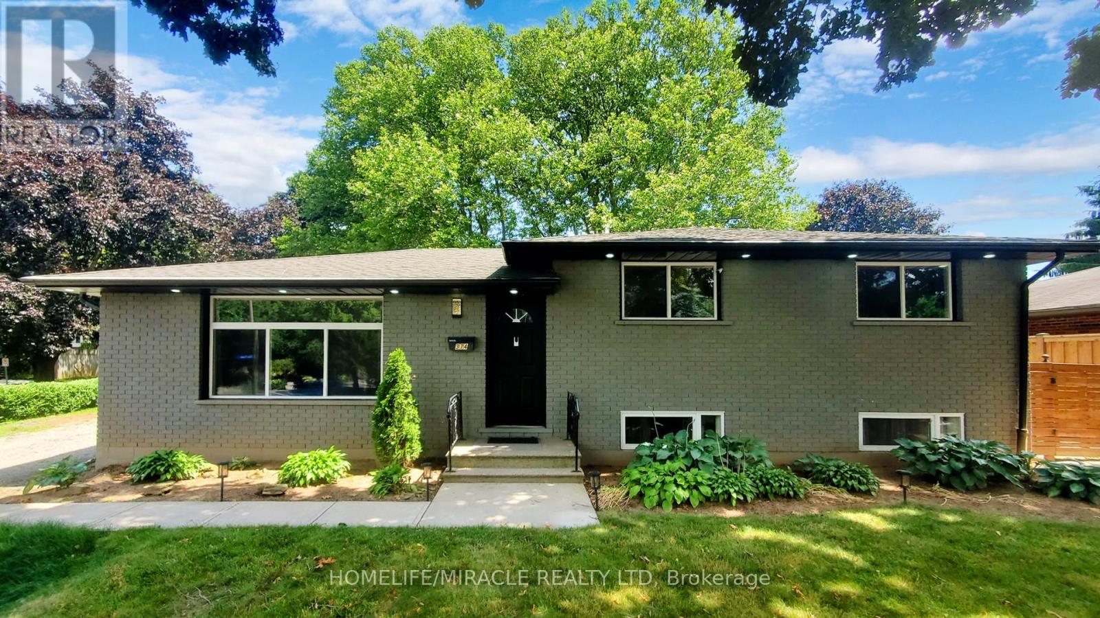 374 Book Road, Grimsby, Ontario  L3M 2M6 - Photo 2 - X13152622