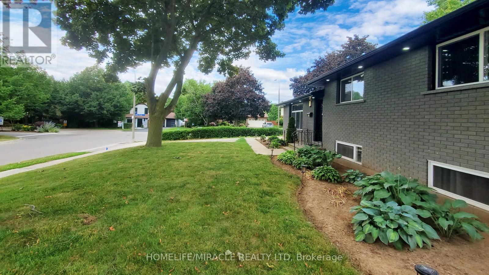 374 Book Road, Grimsby, Ontario  L3M 2M6 - Photo 3 - X13152622